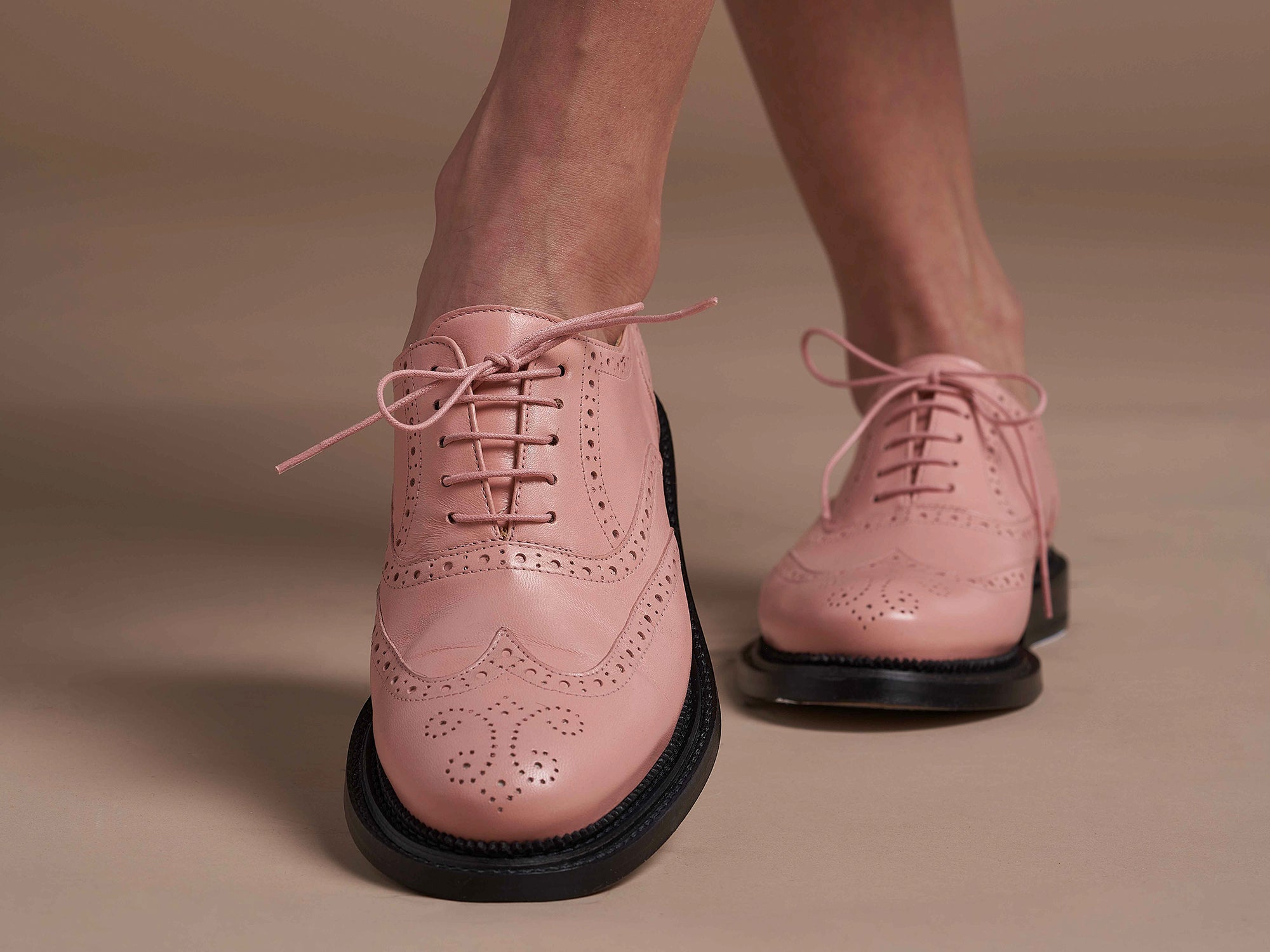 Women's pink oxford sales shoes